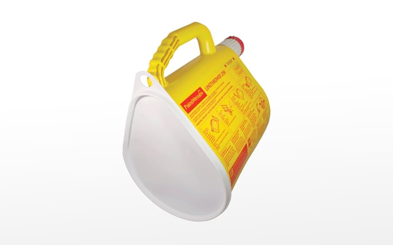Line throwing device, complete with rocket